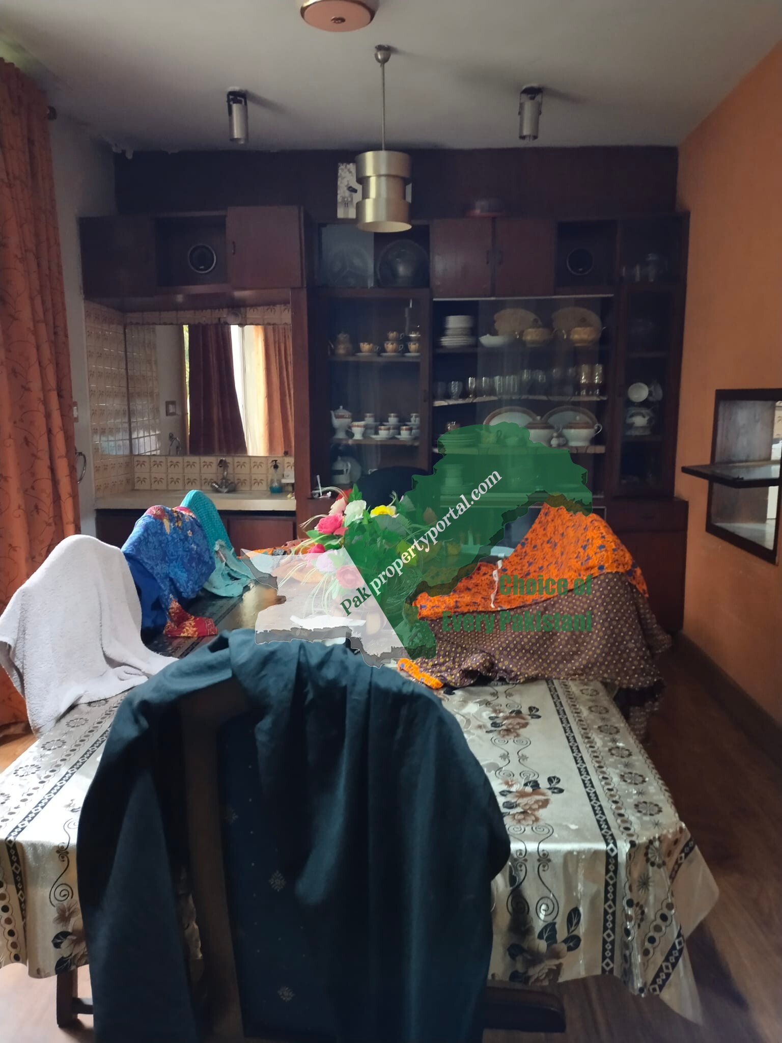 24 MARLA CORNER Used House for SALE  MURATIB Ali ROAD  GULBERG Lahore