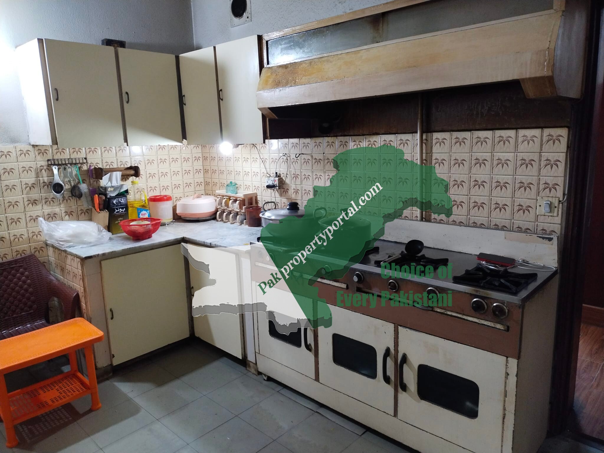 24 MARLA CORNER Used House for SALE  MURATIB Ali ROAD  GULBERG Lahore