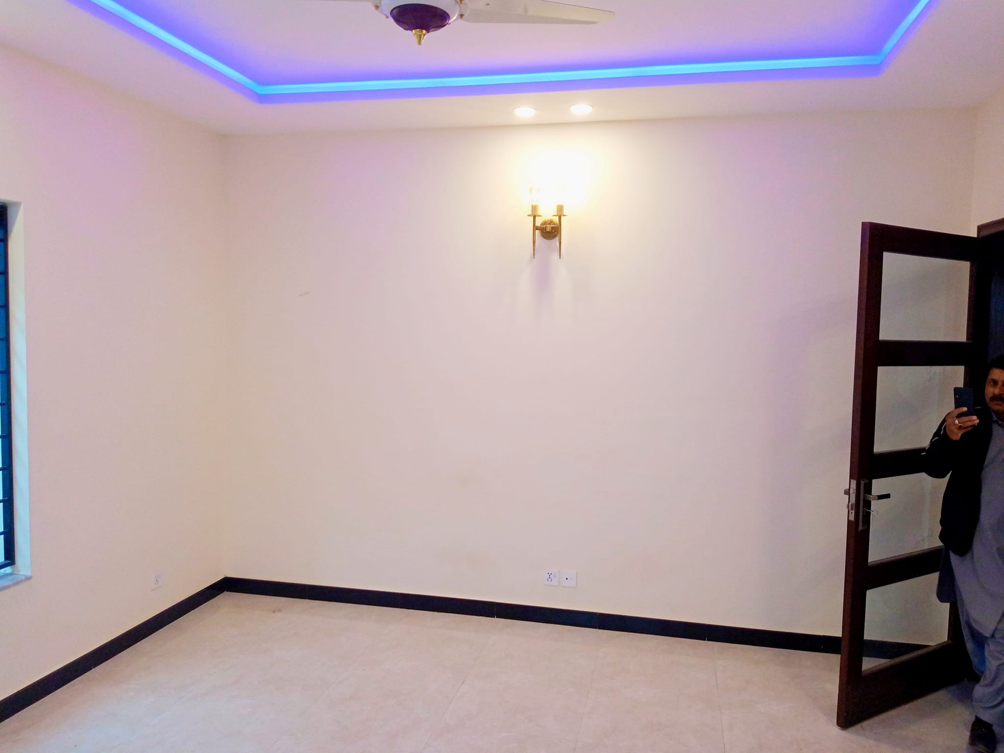 10 Marla Beautiful luxury brand new ground portion available for rent in G10 Islamabad