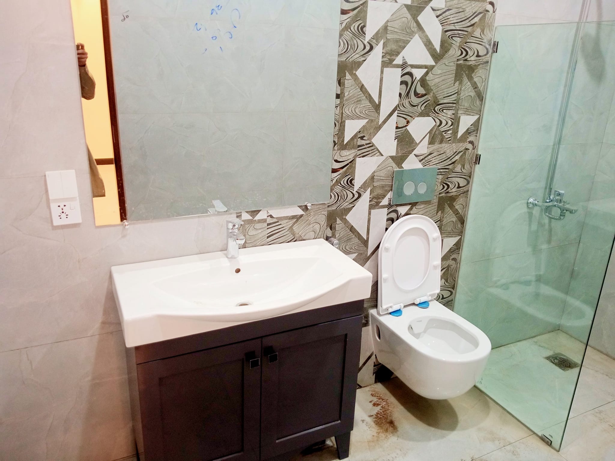 10 Marla Beautiful luxury brand new ground portion available for rent in G10 Islamabad