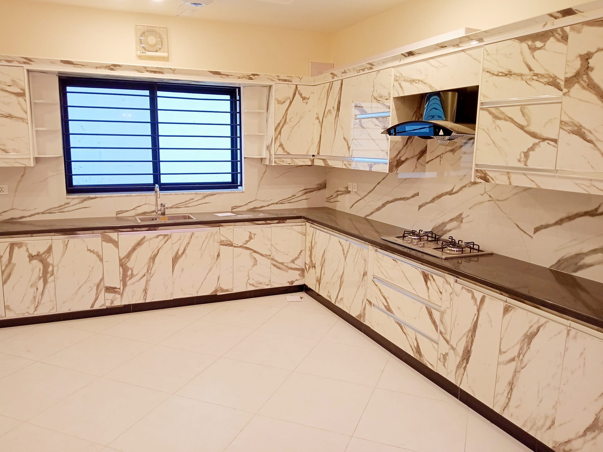 10 Marla Beautiful luxury brand new ground portion available for rent in G10 Islamabad