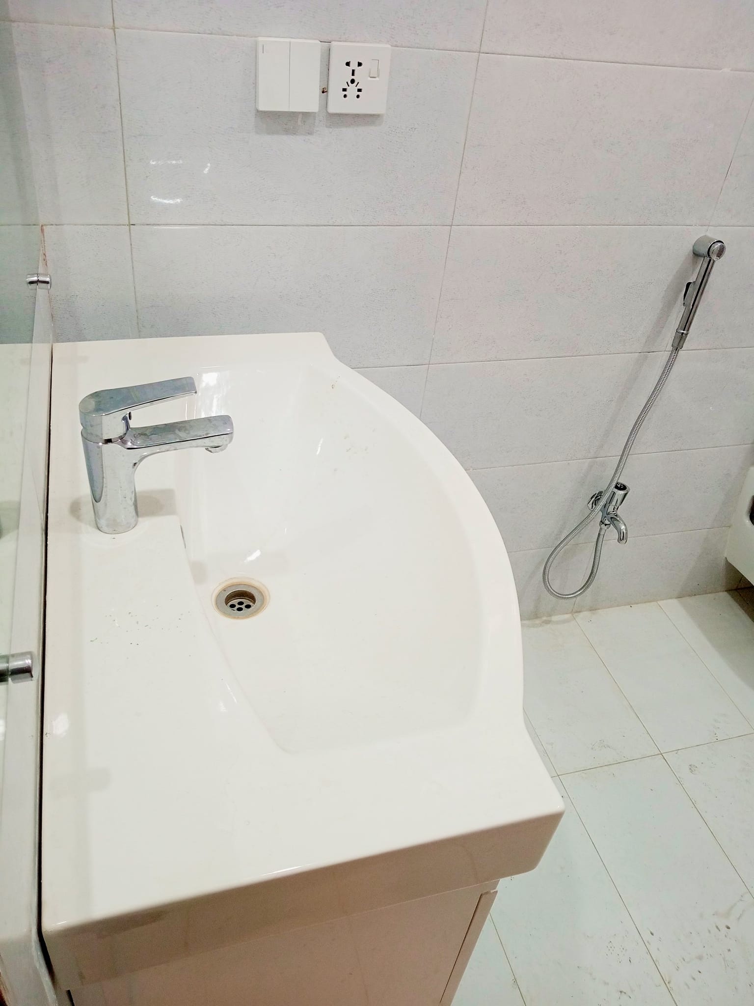 10 Marla Beautiful luxury brand new ground portion available for rent in G10 Islamabad