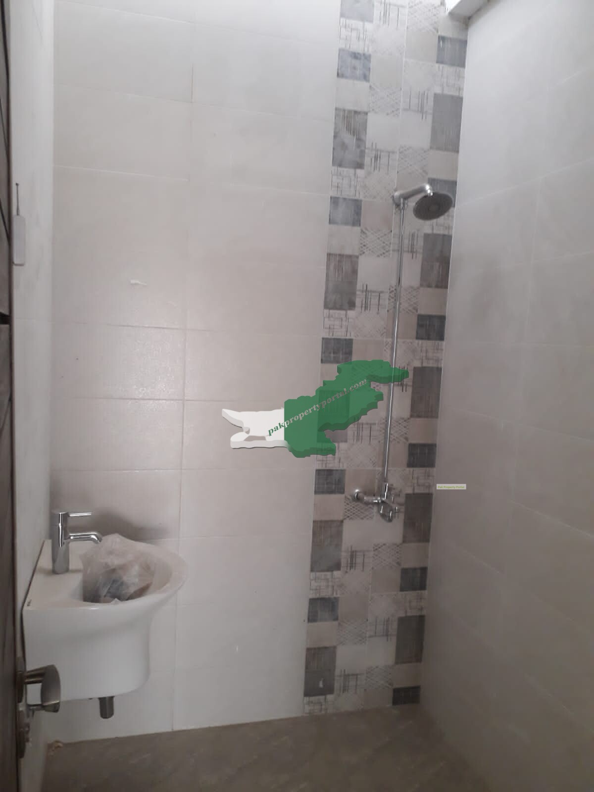 8MARLA Double storey house available for rent  in Bahria Orchard Lahore