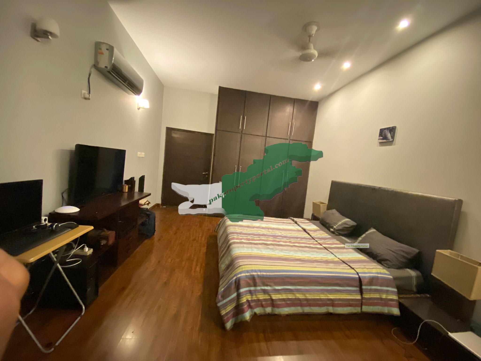 commercial House for rent