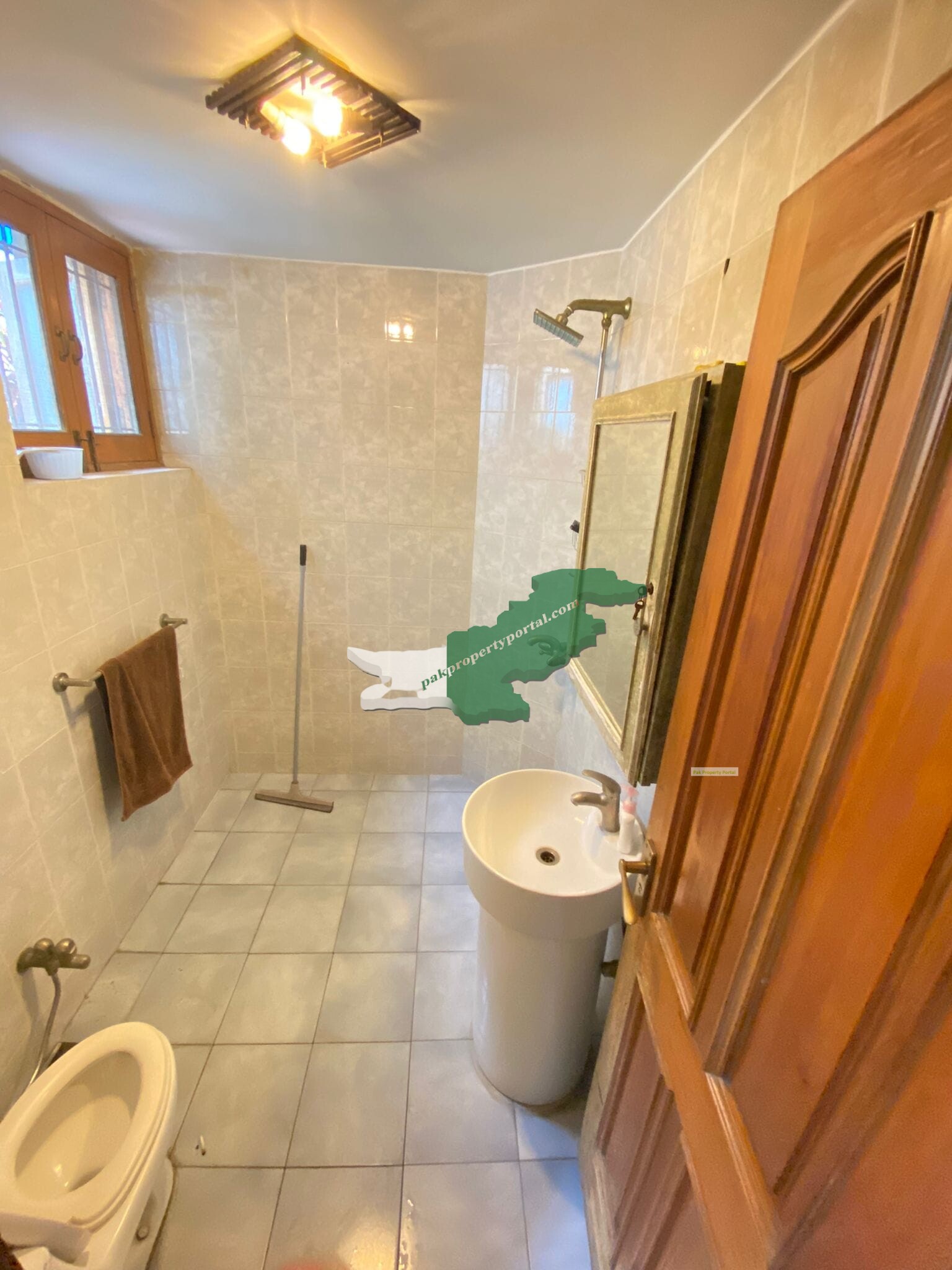 commercial House for rent