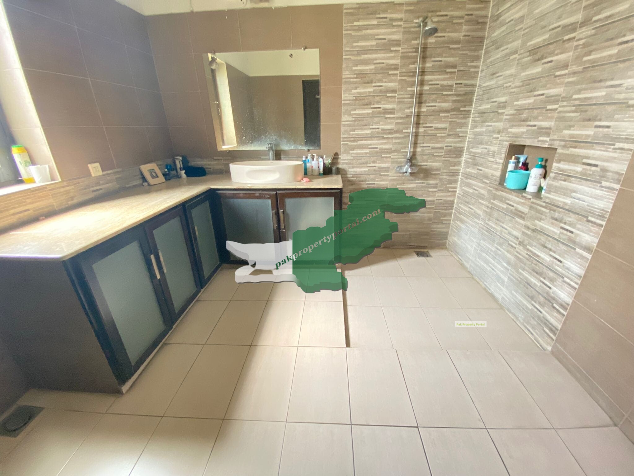 commercial House for rent