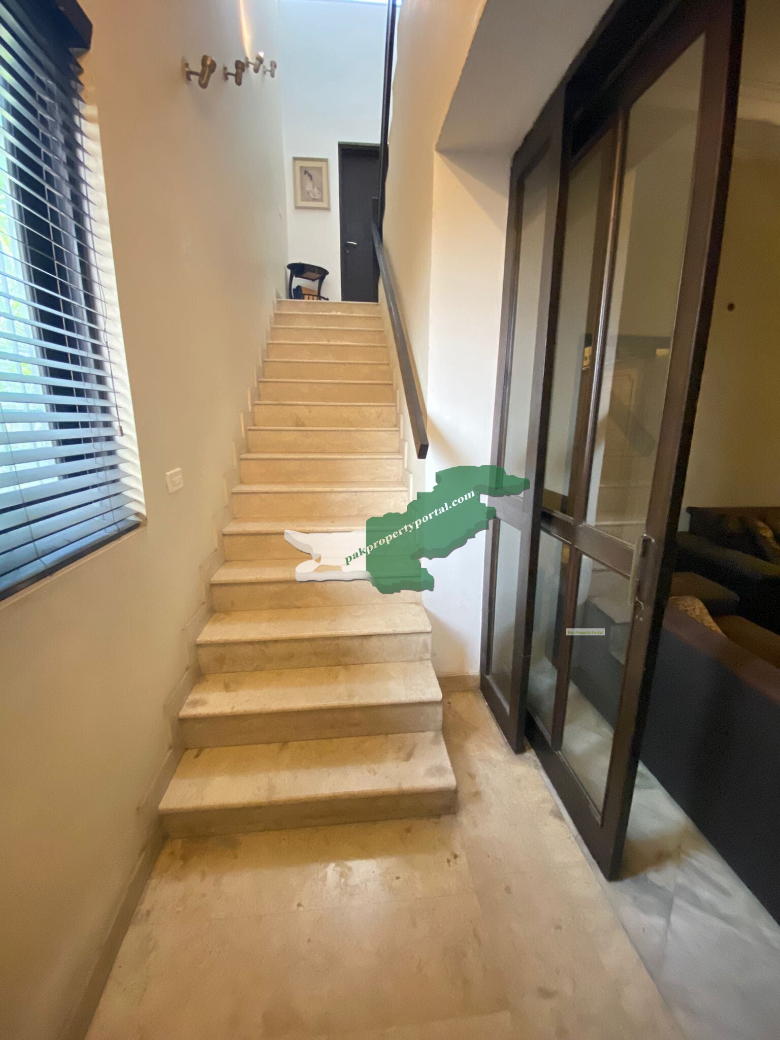 commercial House for rent