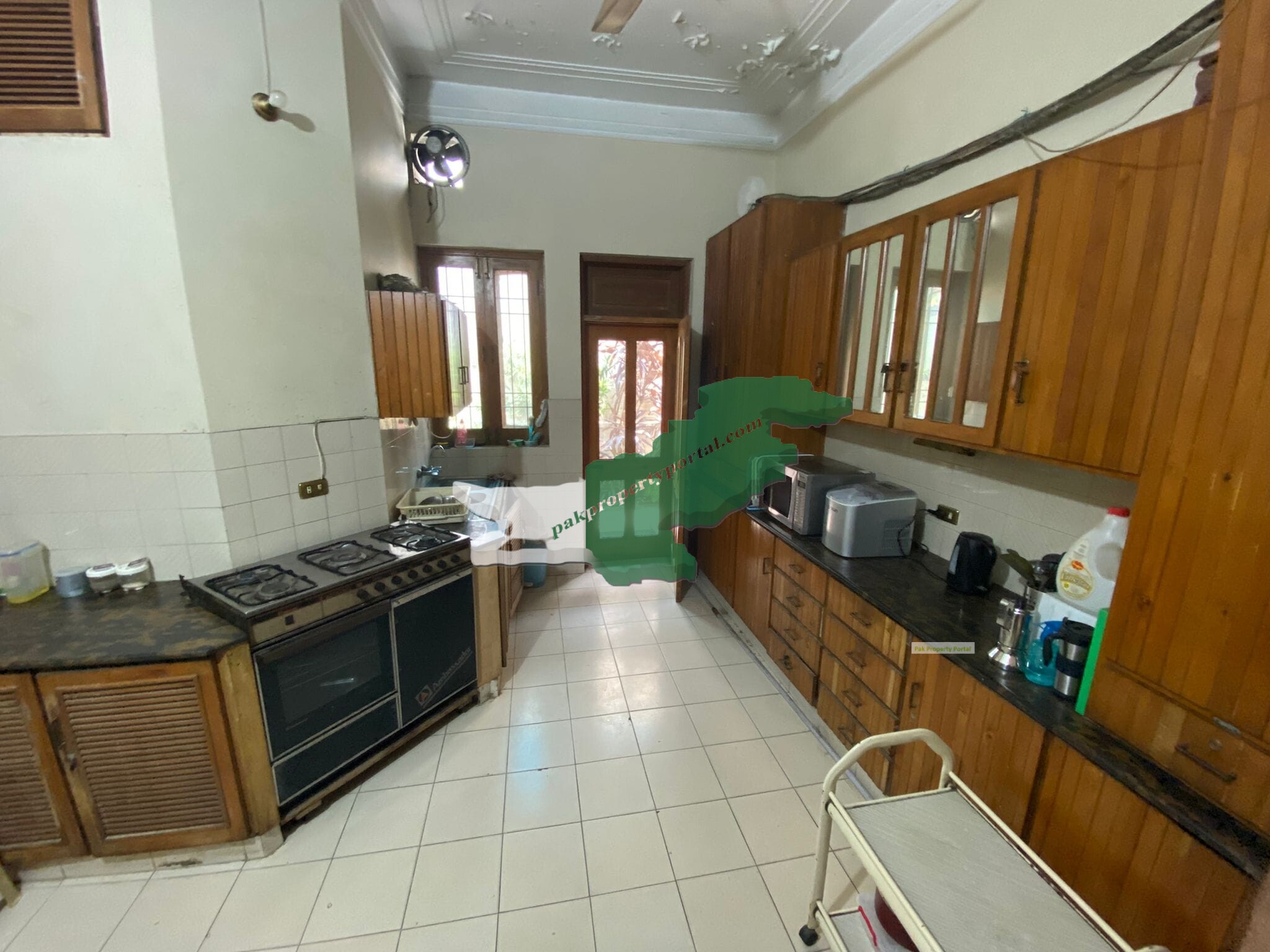 commercial House for rent