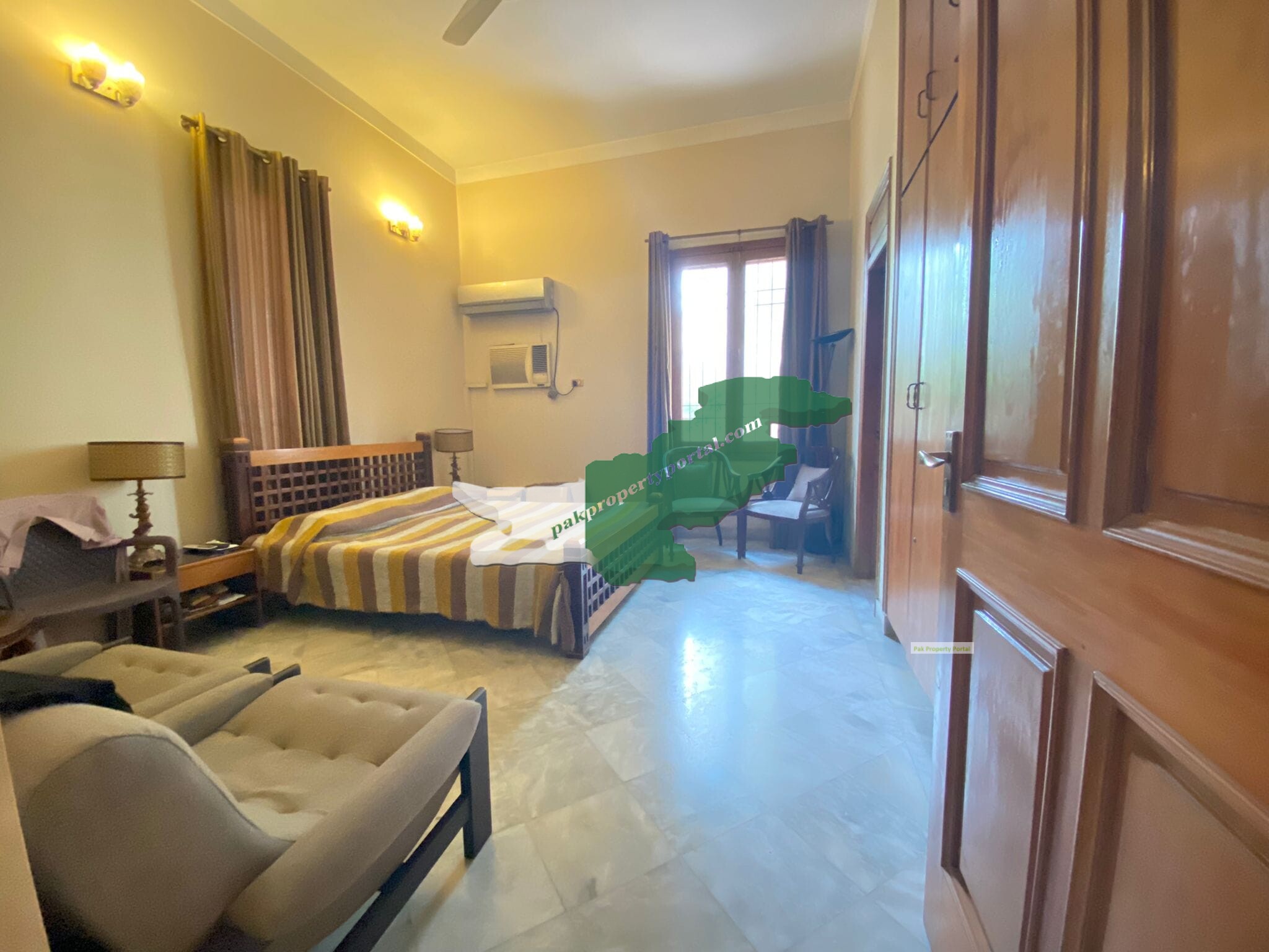 commercial House for rent