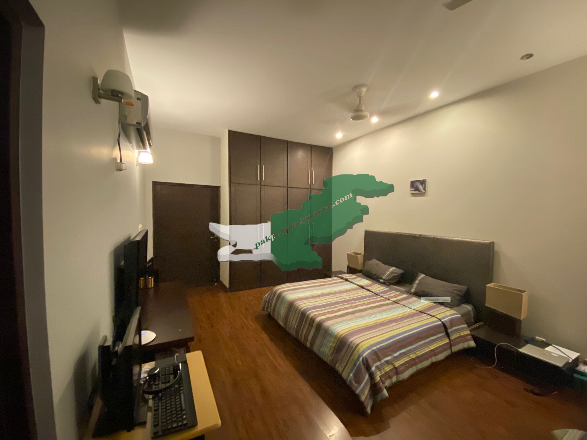 commercial House for rent