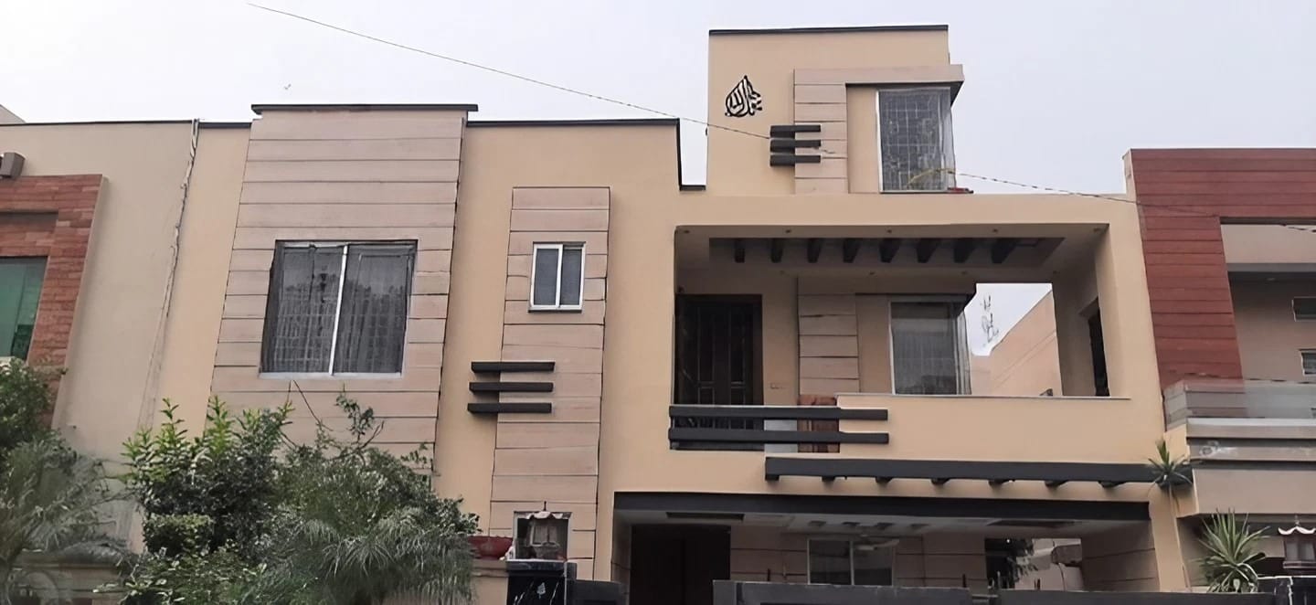 10 Marla furnished upper portion available for rent Bahria Town Lahore