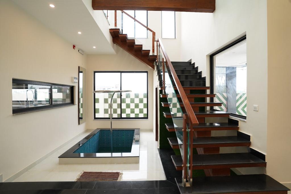 01 Kanal Stunning Bunglow Available for Sale In DHA Lahore