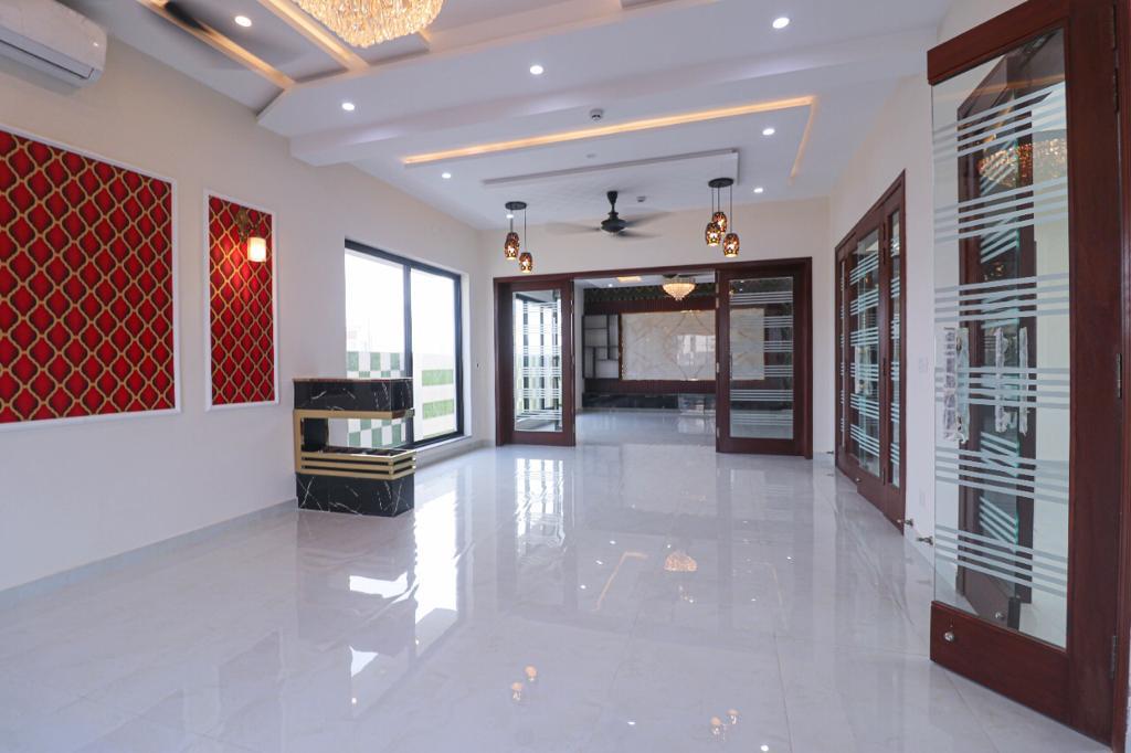 01 Kanal Stunning Bunglow Available for Sale In DHA Lahore