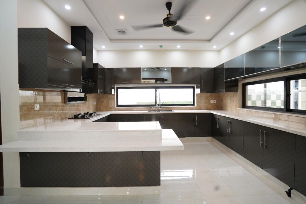 01 Kanal Stunning Bunglow Available for Sale In DHA Lahore