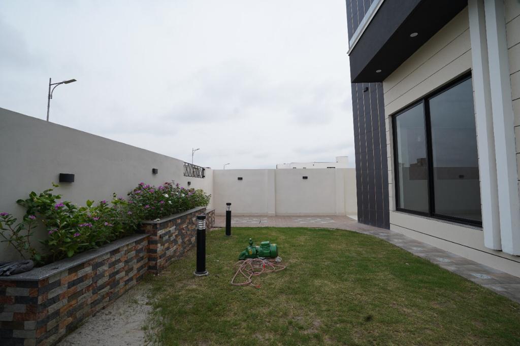 01 Kanal Stunning Bunglow Available for Sale In DHA Lahore