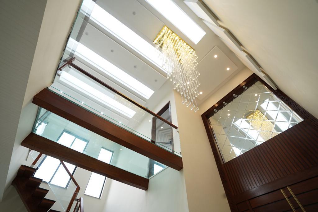 01 Kanal Stunning Bunglow Available for Sale In DHA Lahore