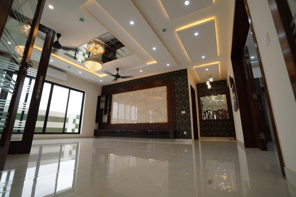 01 Kanal Stunning Bunglow Available for Sale In DHA Lahore