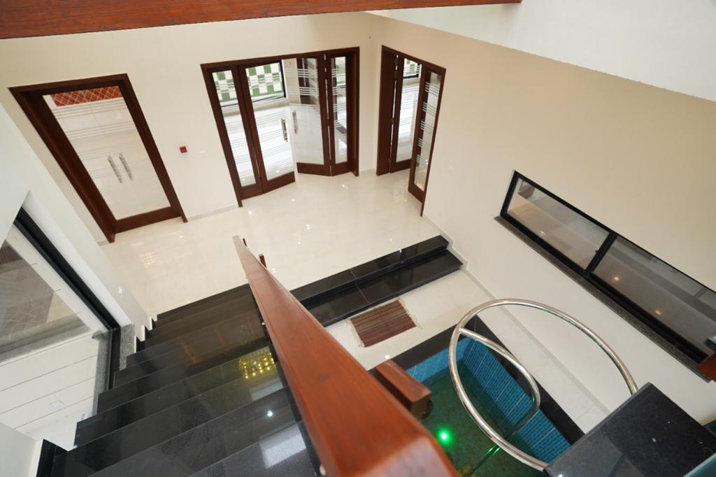 01 Kanal Stunning Bunglow Available for Sale In DHA Lahore