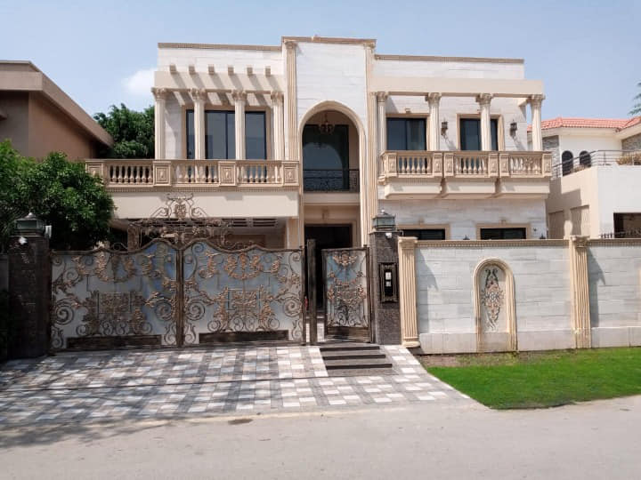 01 Kanal House Available for Sale In DHA Phase 8 Ex Park View Lahore