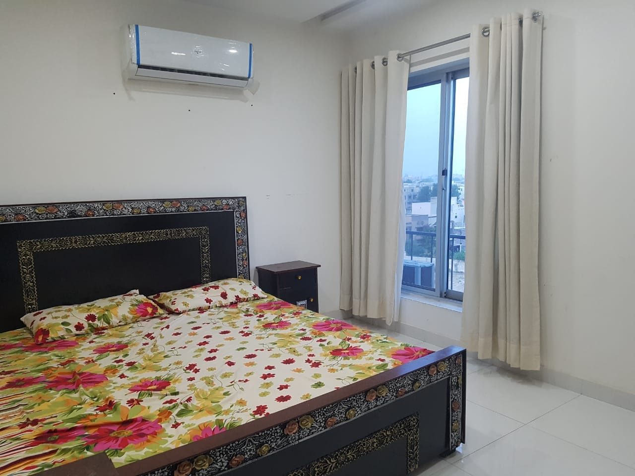 1 Bed Room Semi Furnished Apartment for Rent Bahria town Lahore
