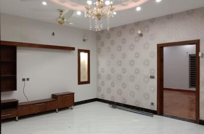 10 Marla portion available For Rent in Bahria town Lahore