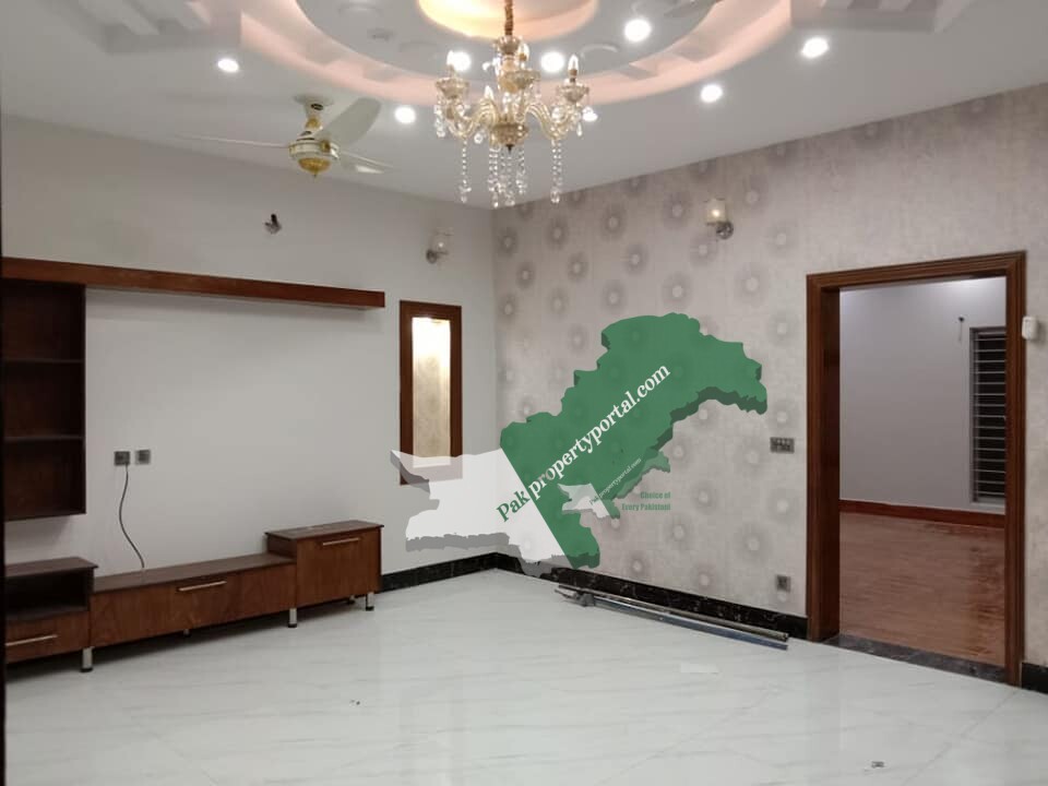 10 Marla portion available For Rent in Bahria town Lahore