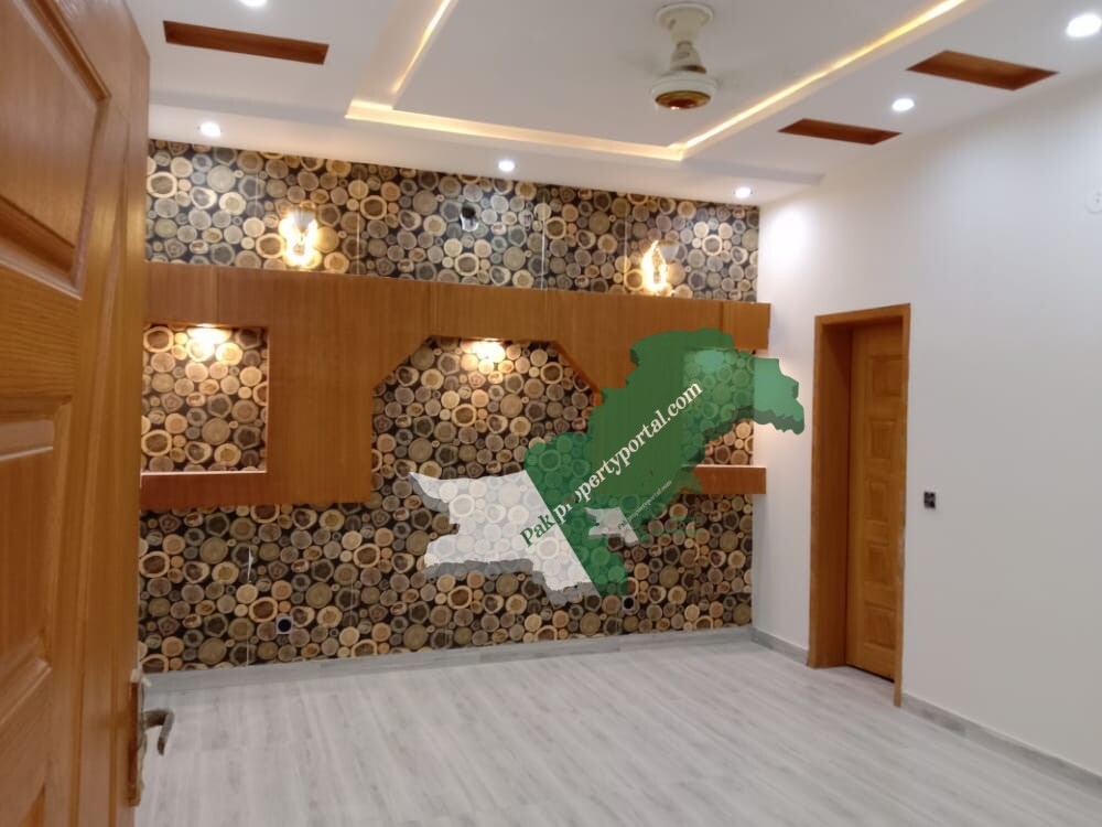 10 Marla portion available For Rent in Bahria town Lahore