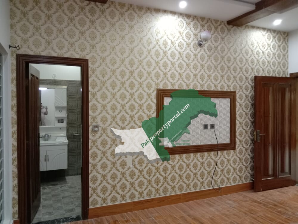 10 Marla portion available For Rent in Bahria town Lahore