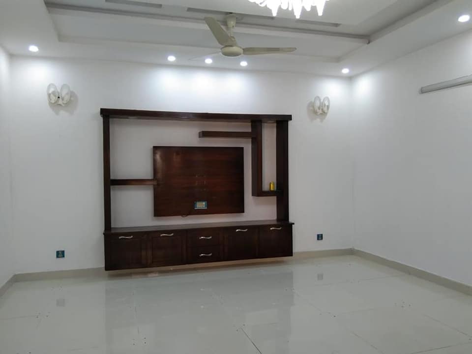 10 Marla New portion for Rent in Bahria town Lahore
