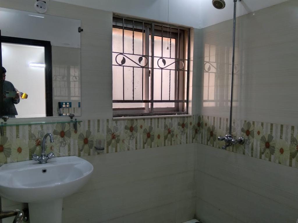 10 Marla New portion for Rent in Bahria town Lahore