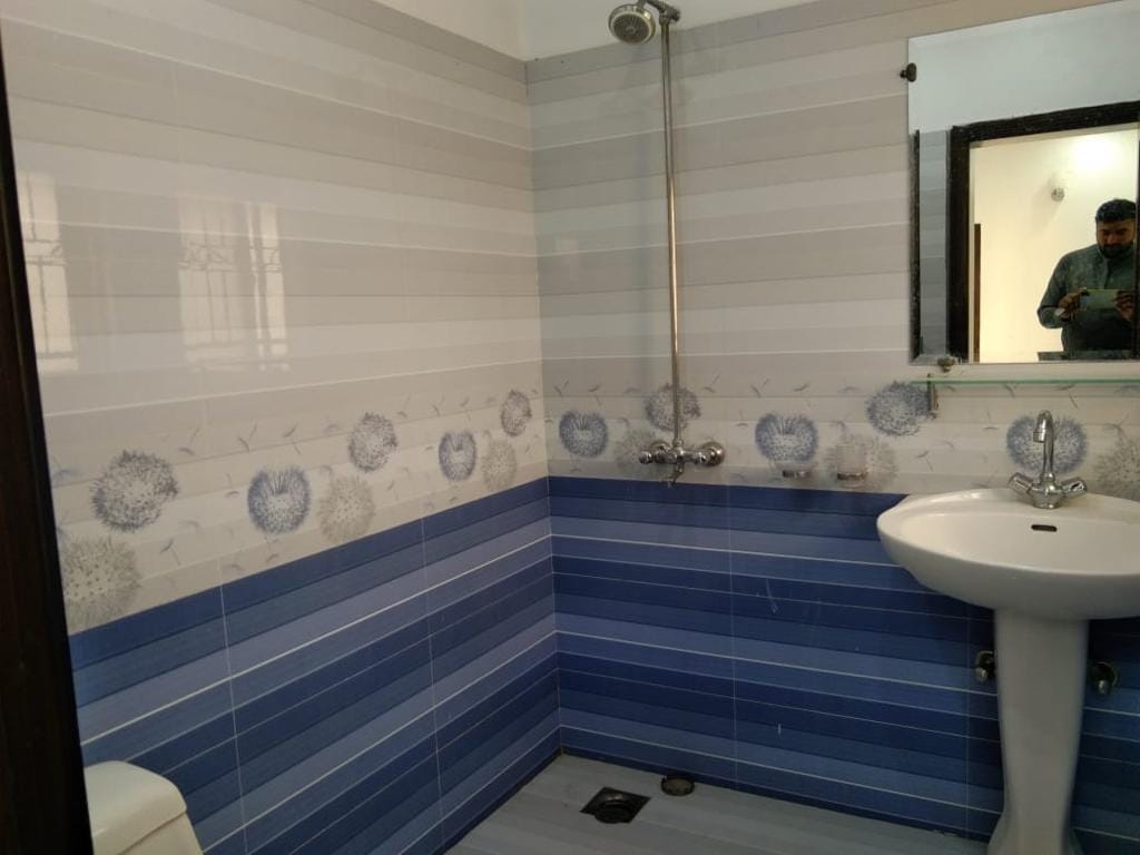 10 Marla New portion for Rent in Bahria town Lahore