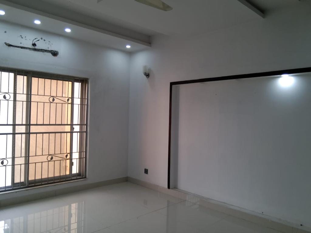 10 Marla New portion for Rent in Bahria town Lahore