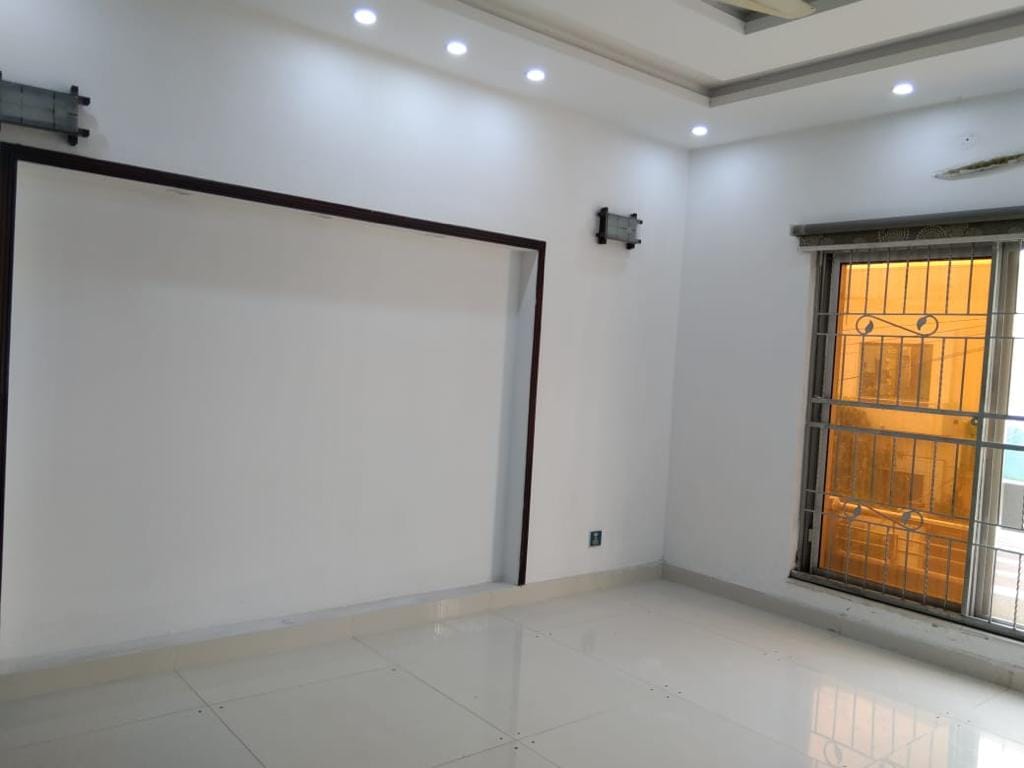 10 Marla New portion for Rent in Bahria town Lahore