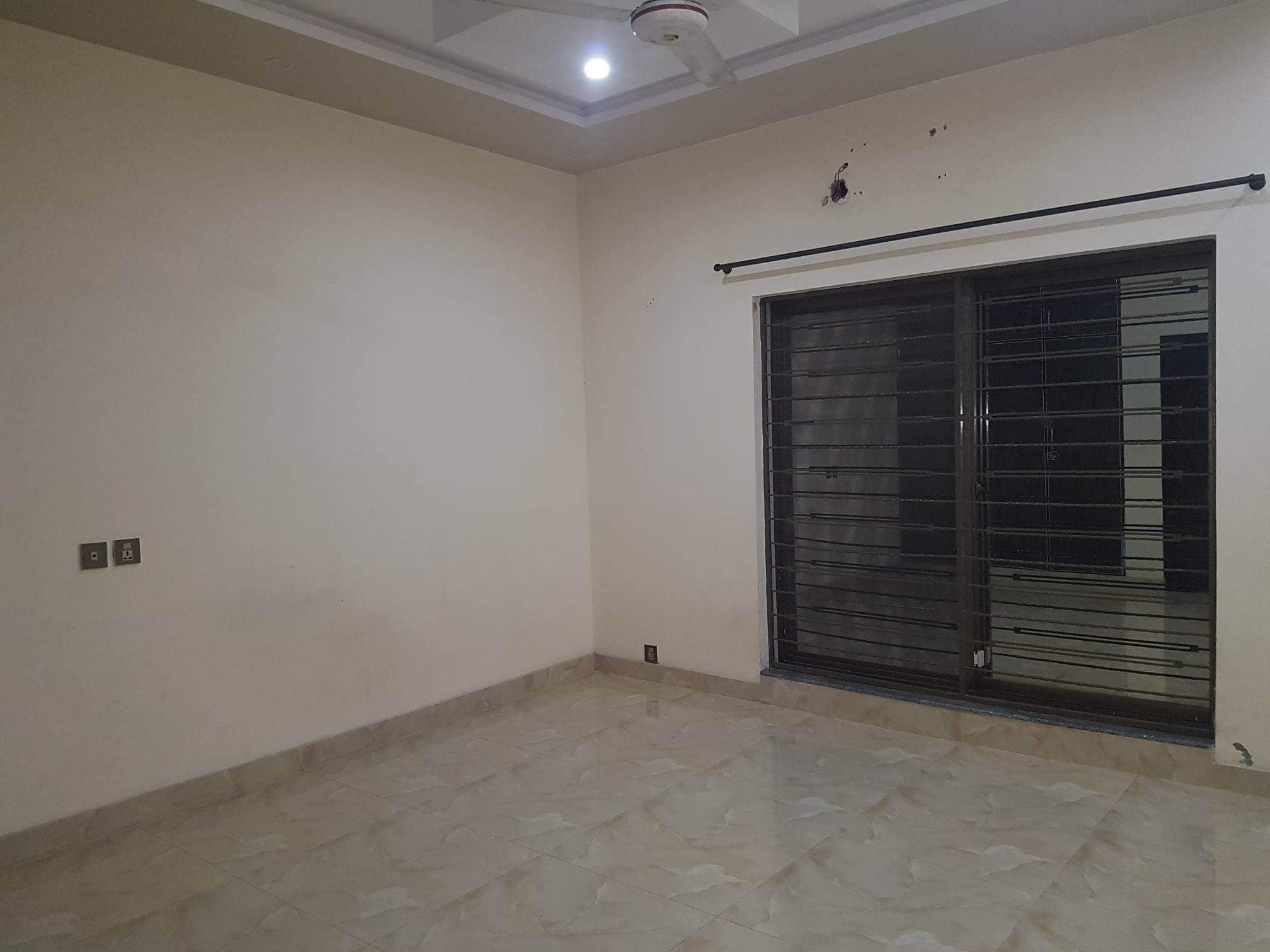 10 Marla portion for Rent Bahria town Lahore