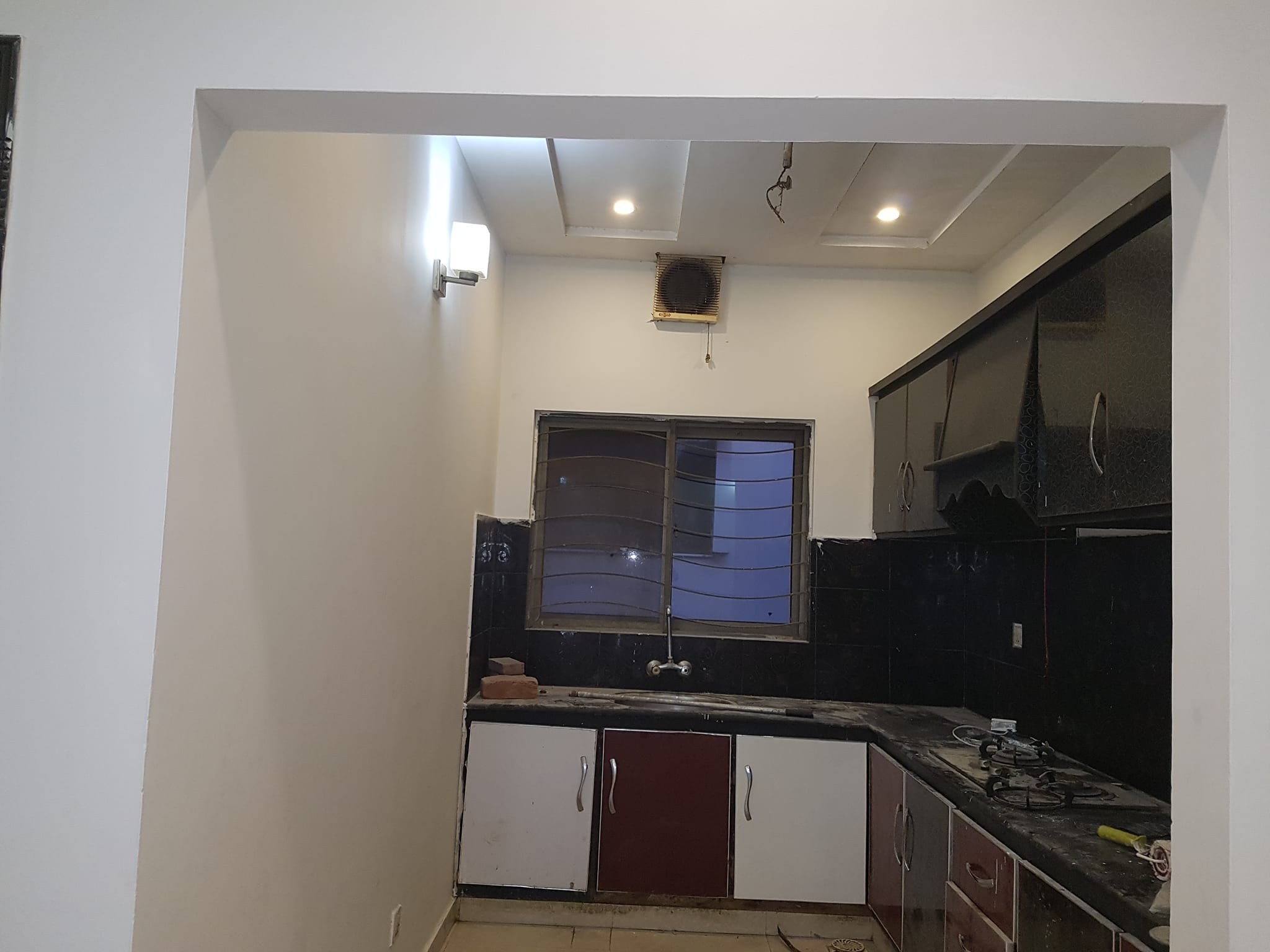 10 Marla Full House available for Rent in Bahria town Lahore