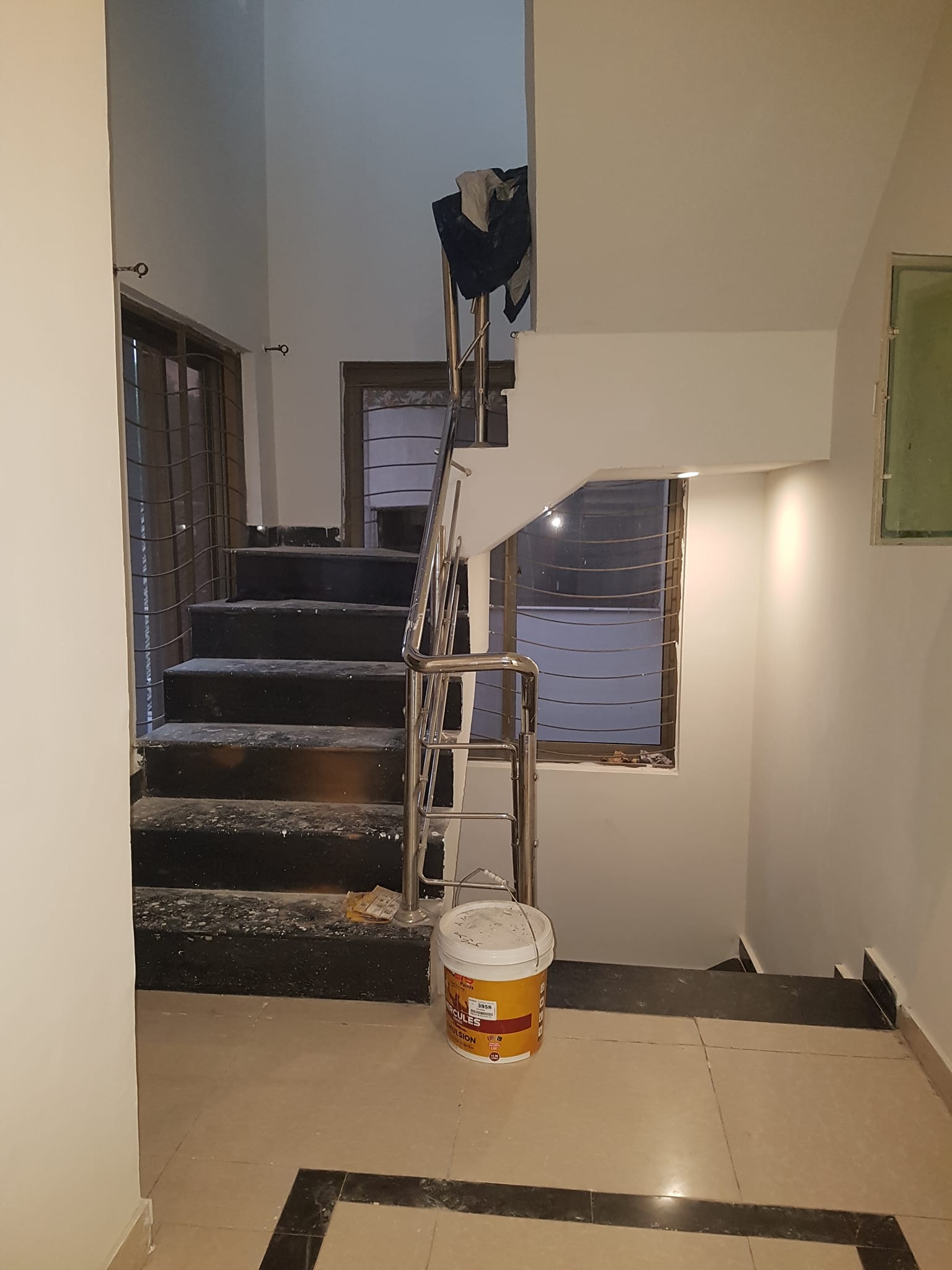 10 Marla Full House available for Rent in Bahria town Lahore