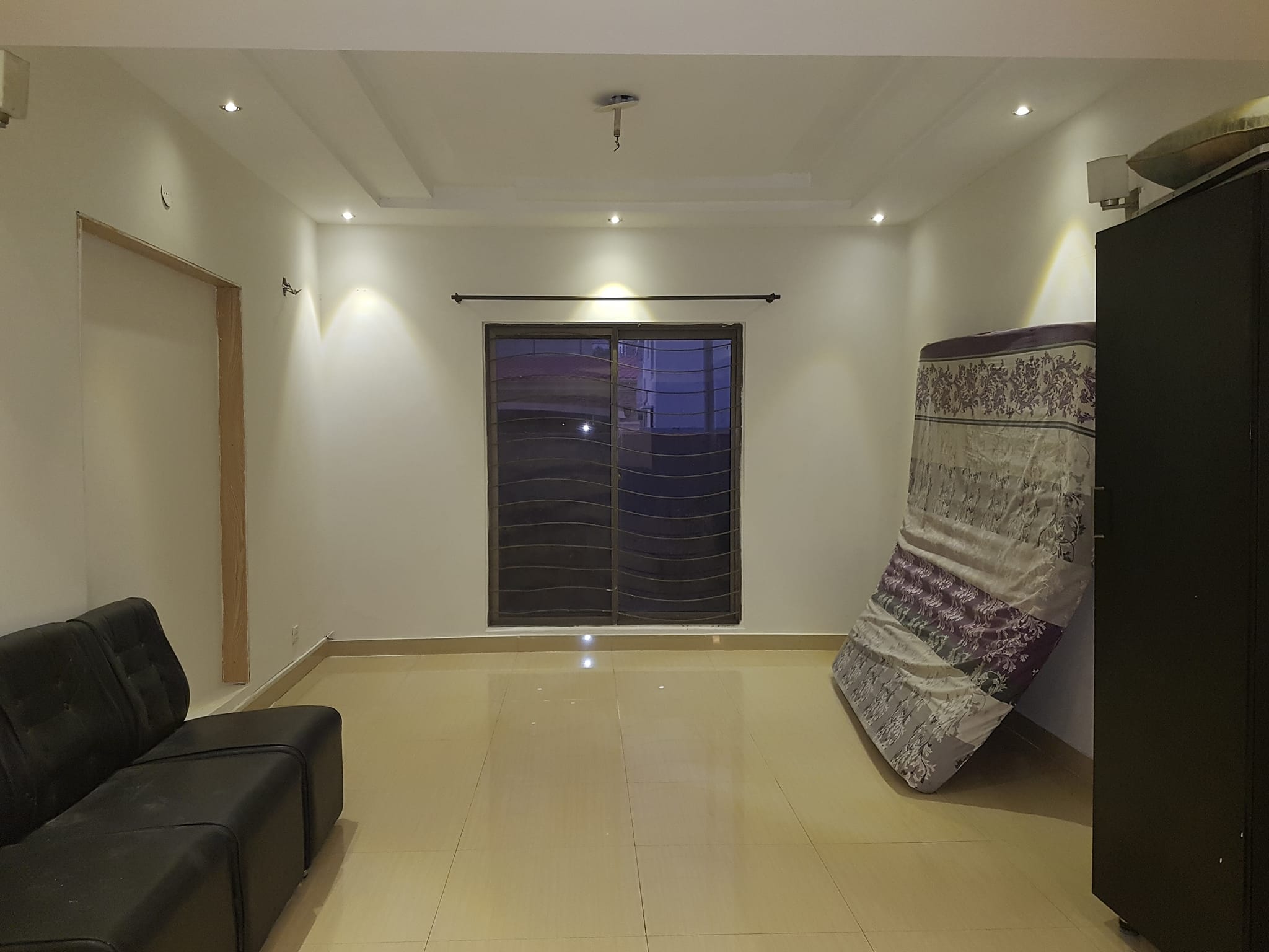 10 Marla Full House available for Rent in Bahria town Lahore
