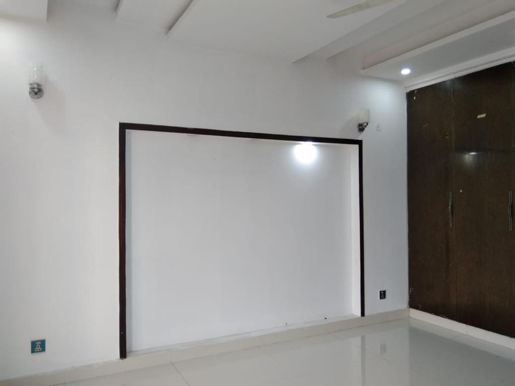 10 Marla New portion for Rent in Bahria town Lahore