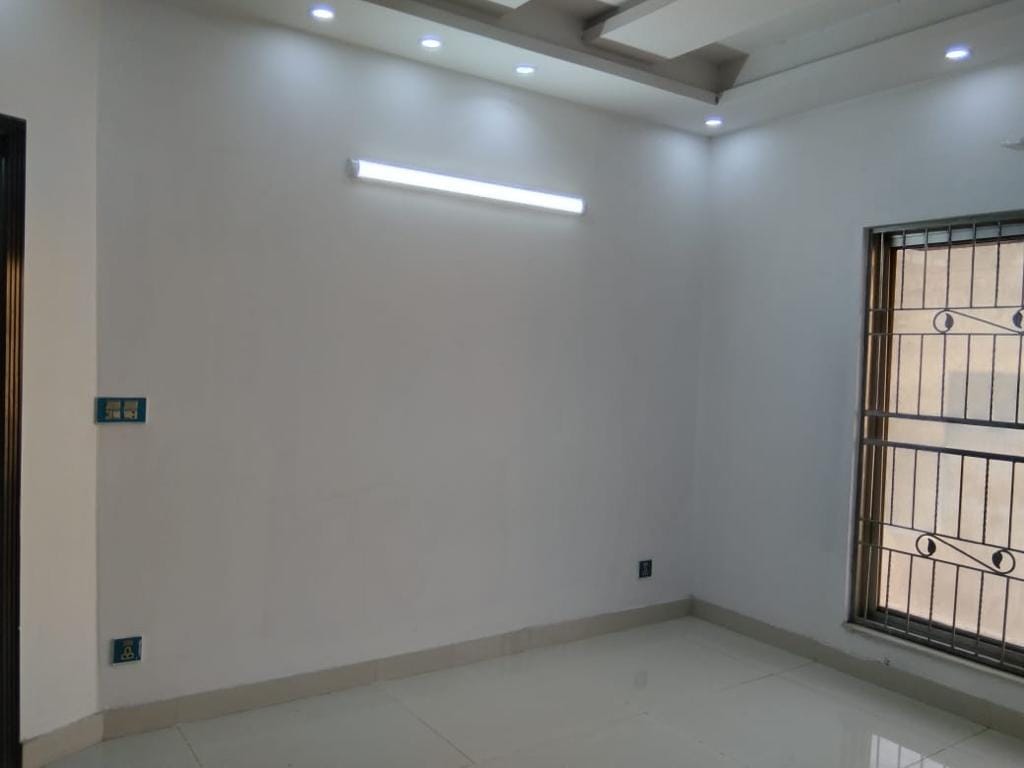 10 Marla New portion for Rent in Bahria town Lahore