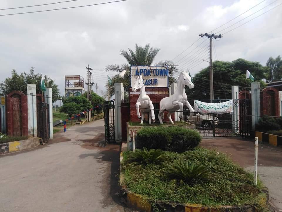 10 Marla Plot for Sale in Wapda Town Main Multan Road opposite OASiS Golf Club Just 20 Min Drive from Bahria Town Lahore