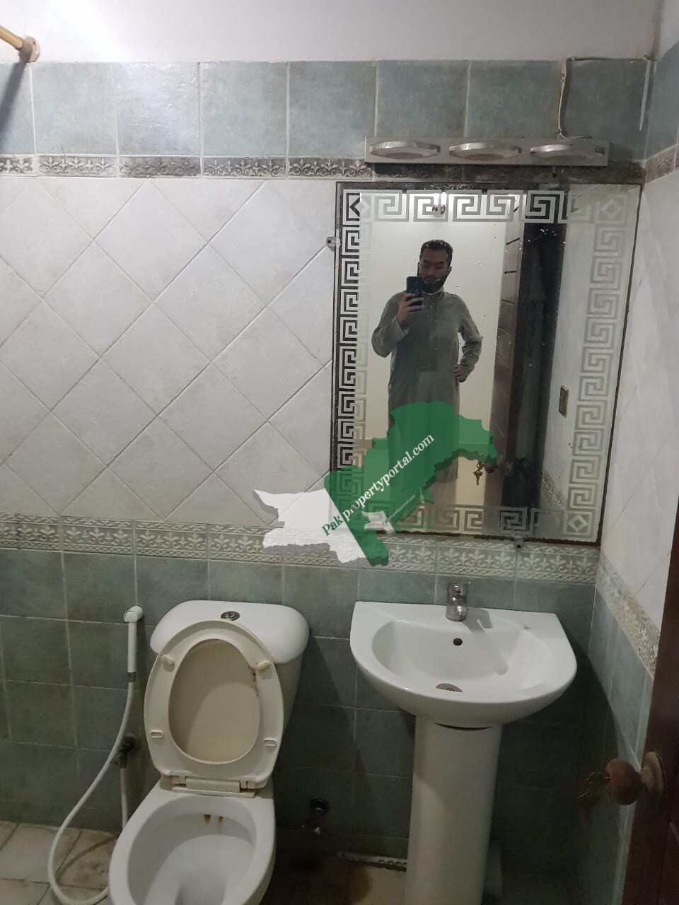 APARTMENT FOR SALE In CLIFTON Karachi