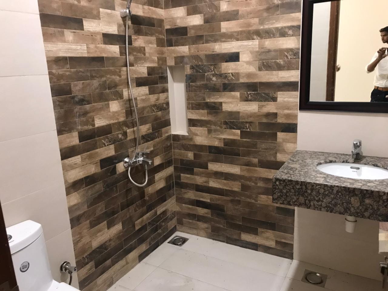 BRAND NEW  TOWN HOUSE FOR SALE  CLIFTON BLOCK 5 KARACHI