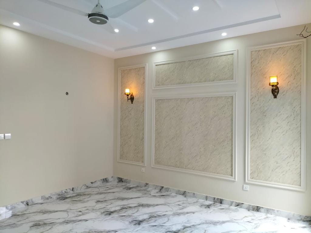 10 Marla House Available For Sale In Phase 4 DHA Lahore