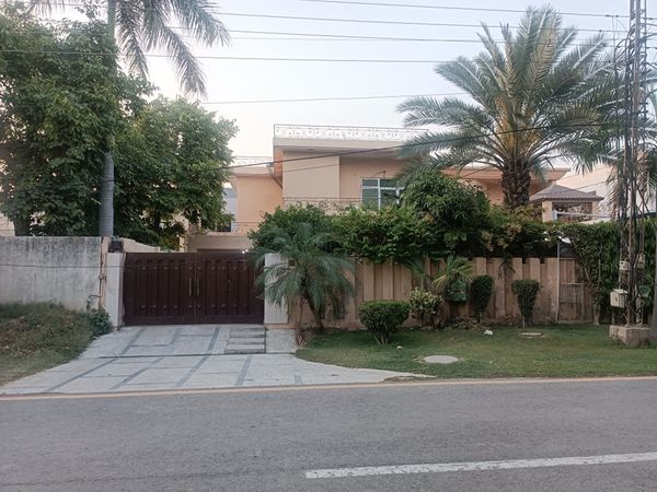 1 kanal old house for sale at A block DHA Phase 1 Lahore
