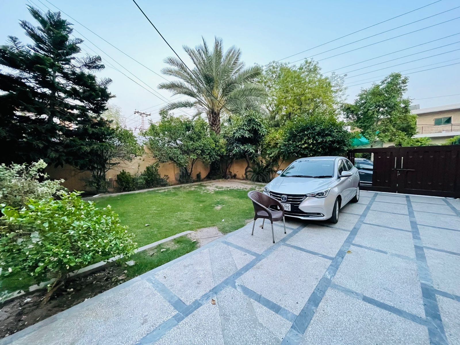 1 kanal old house for sale at A block DHA Phase 1 Lahore