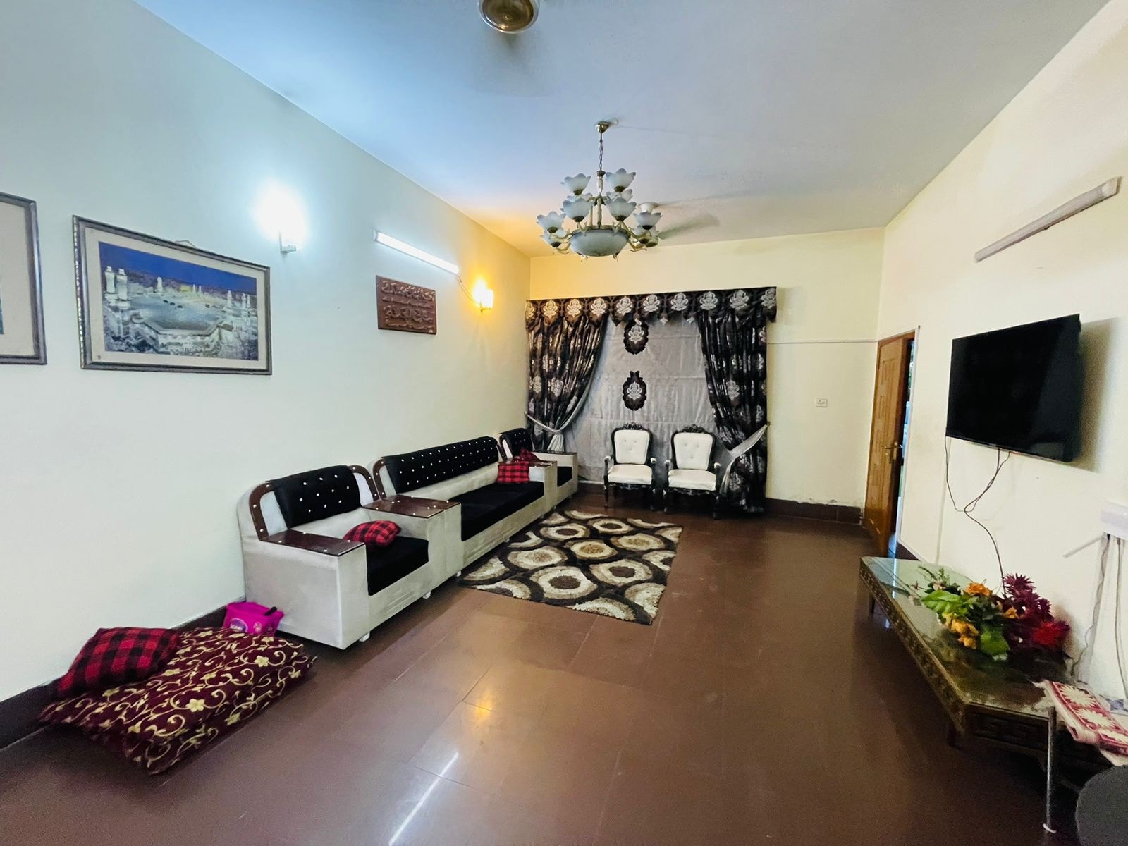 1 kanal old house for sale at A block DHA Phase 1 Lahore