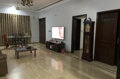 400 Square Yard Beautiful Bungalow For Sale  At Prime Location Of Gulistane-Jauhar Karachi