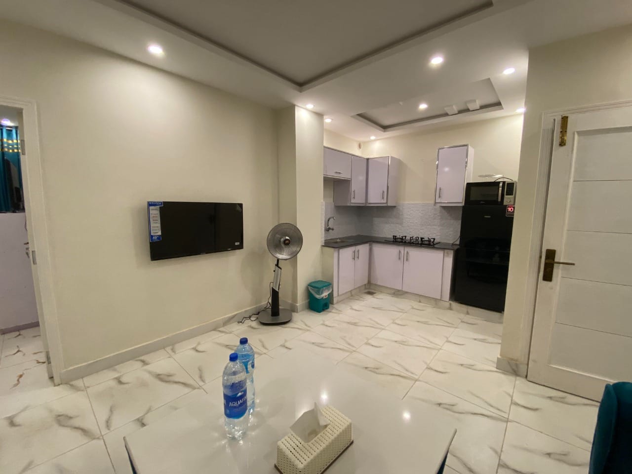 1 Bed Fully Furnished Luxury Apartment Available For Rent in Sector E Bahria Town Lahore