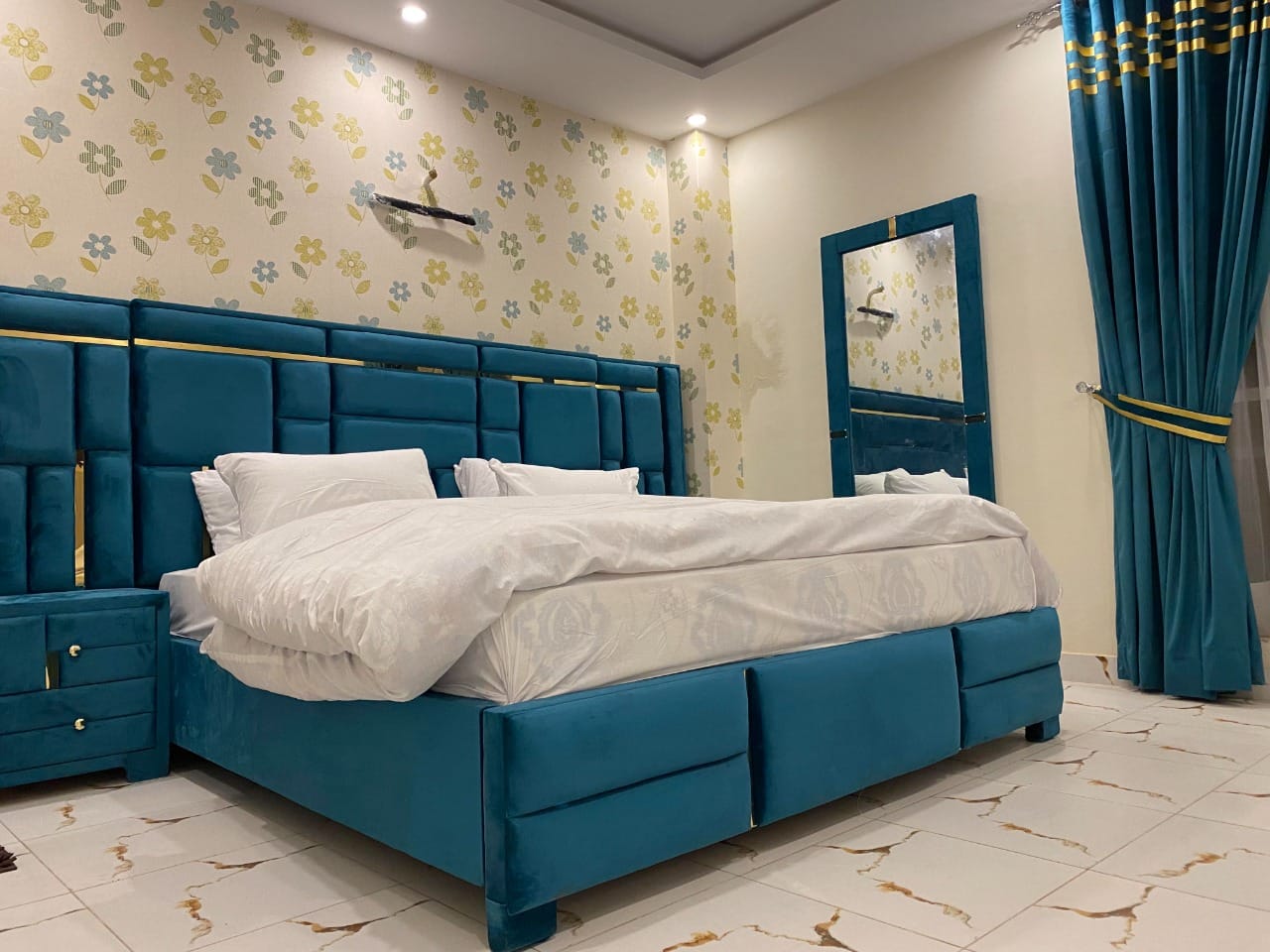 1 Bed Fully Furnished Luxury Apartment Available For Rent in Sector E Bahria Town Lahore