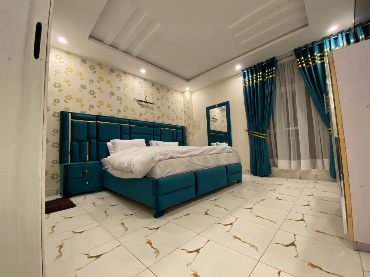 1 Bed Fully Furnished Luxury Apartment Available For Rent in Sector E Bahria Town Lahore